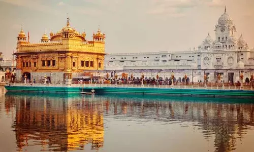 बैंक ने गोल्डन टेम्पल को 20 LED टीवी दान किए