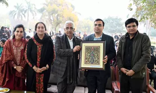 JU सांस्कृतिक श्रद्धांजलि के माध्यम से कलात्मक, साहित्यिक उत्कृष्टता का सम्मान करता है JU सांस्कृतिक श्रद्धांजलि के माध्यम से कलात्मक, साहित्यिक उत्कृष्टता का सम्मान करता है