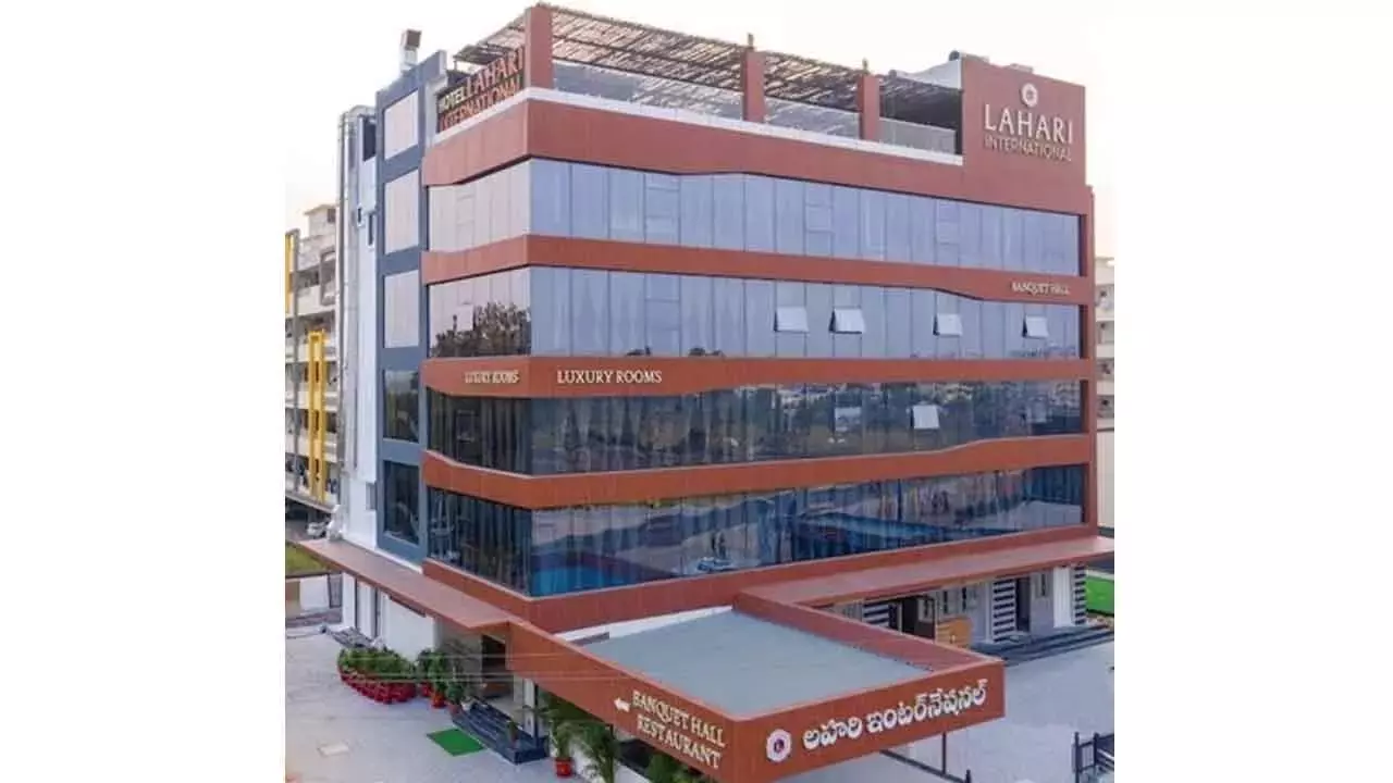 तेलंगाना ACB ने सरकारी अधिकारी द्वारा जमा की गई 100 करोड़ रुपये से ज़्यादा की संपत्ति का खुलासा किया