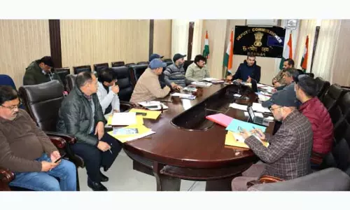 डीसी रामबन ने क्षतिग्रस्त इंफ्रास्ट्रक्चर की मरम्मत के लिए SDRF के आकलन की समीक्षा की