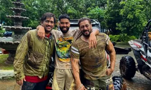 सोशल मीडिया पर छाई Salman-धोनी-एपी ढिल्लों की अनदेखी तस्वीर