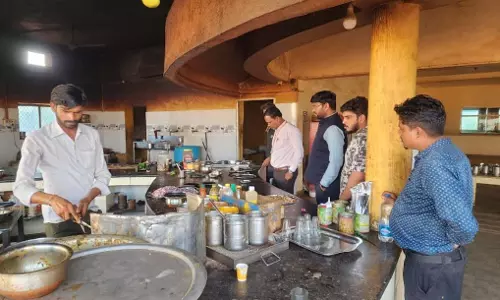 क्रिसमस और नववर्ष को लेकर ढाबों में चेकिंग अभियान, दो प्रतिष्ठानों को मिला नोटिस