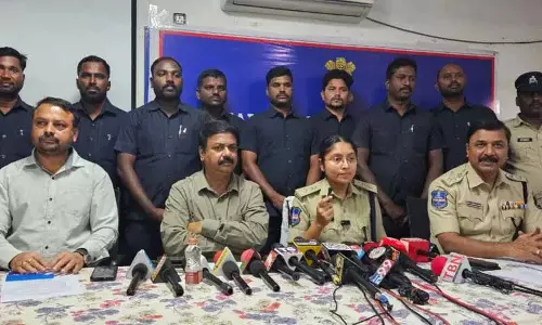 Cyberabad police ने चाइल्ड ट्रैफिकिंग रैकेट में 11 लोग गिरफ्तार, दो शिशुओं को बचाया Cyberabad police ने चाइल्ड ट्रैफिकिंग रैकेट में 11 लोग गिरफ्तार, दो शिशुओं को बचाया