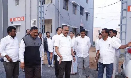 Endowment Commissioner ने श्रीशैलम मंदिर में अंदर की सड़कों का आदेश दिया Endowment Commissioner ने श्रीशैलम मंदिर में अंदर की सड़कों का आदेश दिया