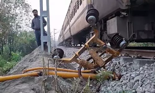 Pantograph टूटने से बामनहाट-अलीपुरद्वार में ट्रेन सेवाएं बाधित हुईं