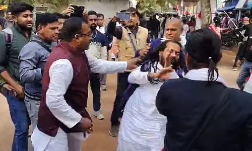 Thakurnagar में भक्त की पिटाई, शांतनु-शिबिर के खिलाफ शिकायत Thakurnagar में भक्त की पिटाई, शांतनु-शिबिर के खिलाफ शिकायत