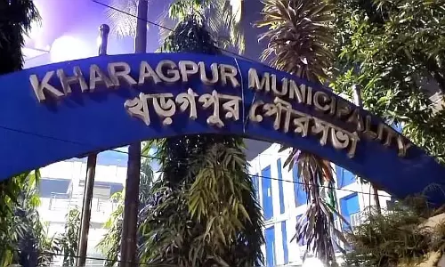 Kharagpur नगर पालिका ने कारण बताओ नोटिस का जवाब देने के लिए बोर्ड मीटिंग बुलाई Kharagpur नगर पालिका ने कारण बताओ नोटिस का जवाब देने के लिए बोर्ड मीटिंग बुलाई