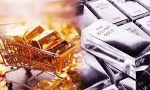 Silver और सोने के दाम में उछाल, दिनभर में चांदी ₹10,000 महंगी Silver और सोने के दाम में उछाल, दिनभर में चांदी ₹10,000 महंगी