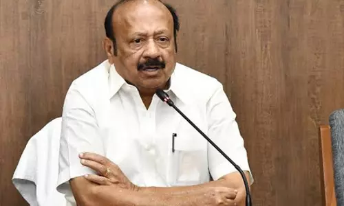 संकट की घड़ी में तमिलनाडु सरकार किसानों के साथ: कृषि मंत्री पन्नीरसेल्वम संकट की घड़ी में तमिलनाडु सरकार किसानों के साथ: कृषि मंत्री पन्नीरसेल्वम