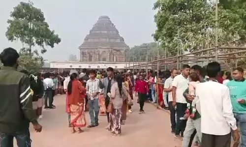 Konark Sun Temple में पर्यटकों की सुगम यात्रा के लिए अस्थायी बैरिकेड