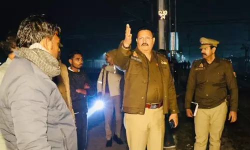 BREAKING: तेज रफ्तार ट्रेन ने उड़ा दिया परिवार, 5 की दर्दनाक मौत BREAKING: तेज रफ्तार ट्रेन ने उड़ा दिया परिवार, 5 की दर्दनाक मौत