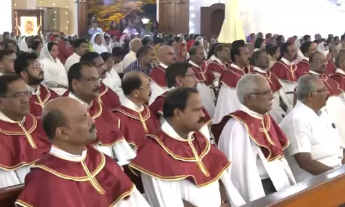 केरल में क्रिसमस 2025: एर्नाकुलम सेंट फ्रांसिस असीसी कैथेड्रल में भव्य प्रार्थना और उत्सव केरल में क्रिसमस 2025: एर्नाकुलम सेंट फ्रांसिस असीसी कैथेड्रल में भव्य प्रार्थना और उत्सव