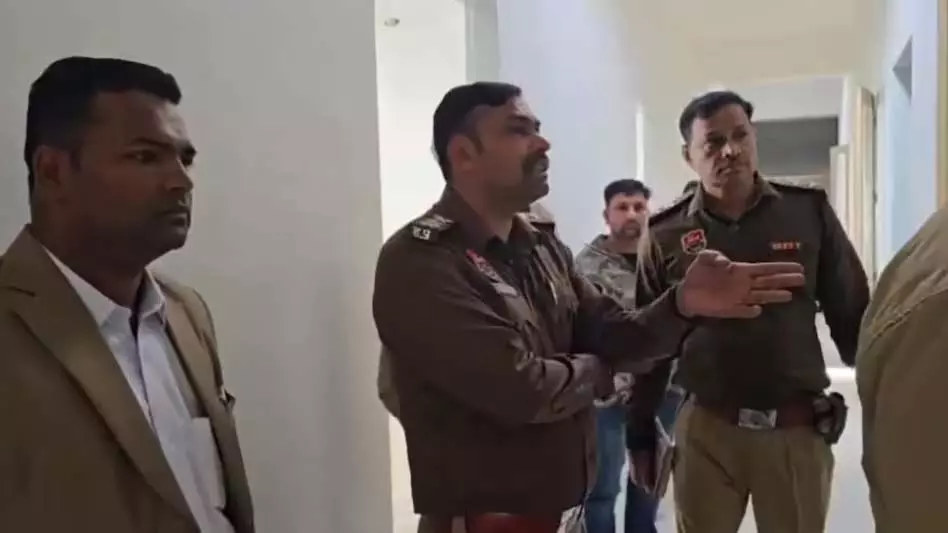 कमरे में 5 मजदूरों की लाश मिली, अलाव के कारण दम घुटने की आशंका कमरे में 5 मजदूरों की लाश मिली, अलाव के कारण दम घुटने की आशंका