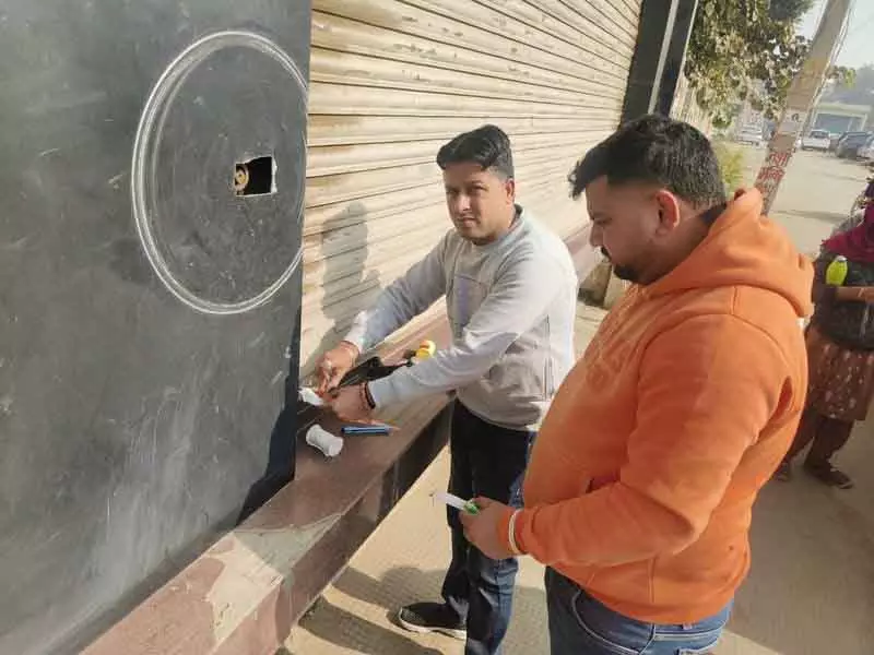 Karnal नगर निगम ने टैक्स बकाया होने पर चार प्रॉपर्टी सील कीं। Karnal नगर निगम ने टैक्स बकाया होने पर चार प्रॉपर्टी सील कीं।