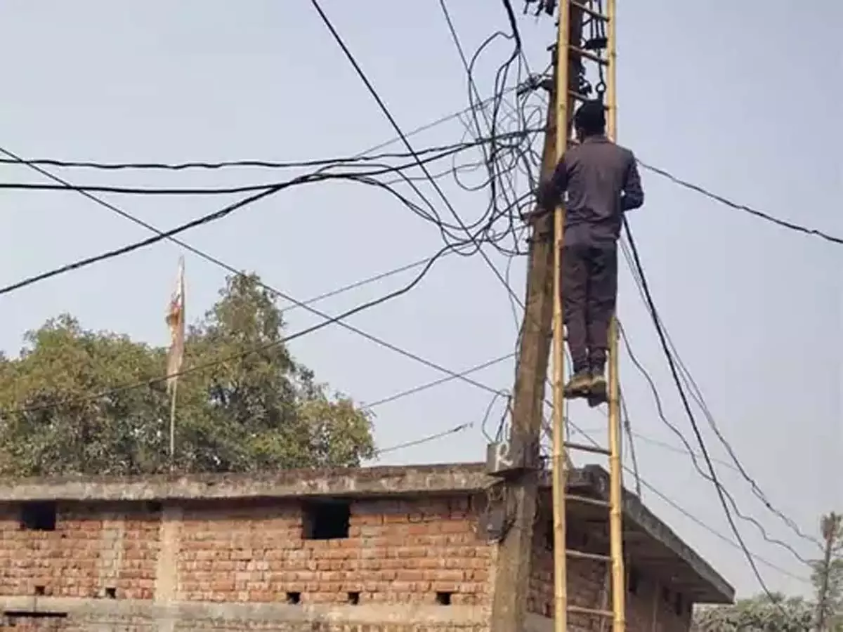 298 बिजली कनेक्शन काटे गए, बकायेदारों पर कार्रवाई जारी 298 बिजली कनेक्शन काटे गए, बकायेदारों पर कार्रवाई जारी