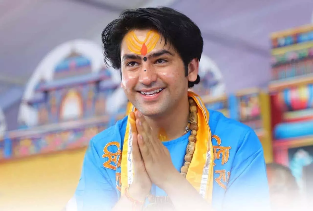 पंडित धीरेन्द्र कृष्ण शास्त्री की कथा कल से, पहुंच रहे लाखों श्रद्धालु पंडित धीरेन्द्र कृष्ण शास्त्री की कथा कल से, पहुंच रहे लाखों श्रद्धालु