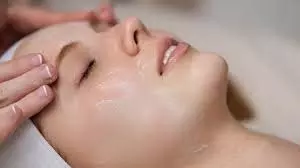 BEAUTY TIPS: चेहरे पर सिर्फ 10 दिनों में लाएं दमकता निखार BEAUTY TIPS: चेहरे पर सिर्फ 10 दिनों में लाएं दमकता निखार