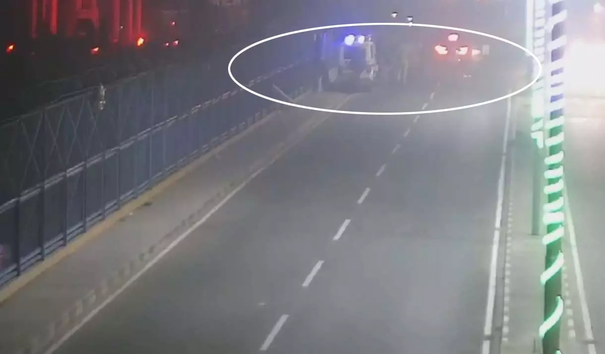 LIVE मंजर...पुलिसकर्मियों पर चढ़ा दी कार! LIVE मंजर...पुलिसकर्मियों पर चढ़ा दी कार!