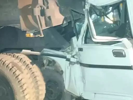बोलेरो जा टकराई मालवाहक गाड़ी से, दो की मौत बोलेरो जा टकराई मालवाहक गाड़ी से, दो की मौत