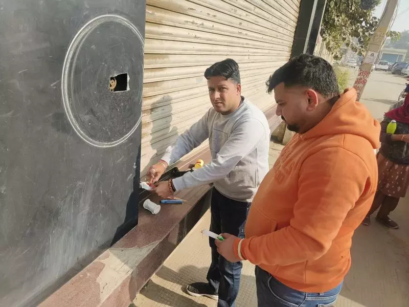 Karnal नगर निगम ने टैक्स बकाया होने पर चार प्रॉपर्टी सील कीं Karnal नगर निगम ने टैक्स बकाया होने पर चार प्रॉपर्टी सील कीं