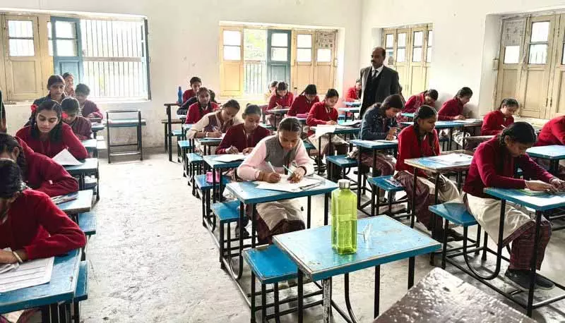 Punjab: अब सभी भाषाओं की किताबों में गुरुमुखी अक्षरों के लिए एक अलग पेज होगा Punjab: अब सभी भाषाओं की किताबों में गुरुमुखी अक्षरों के लिए एक अलग पेज होगा