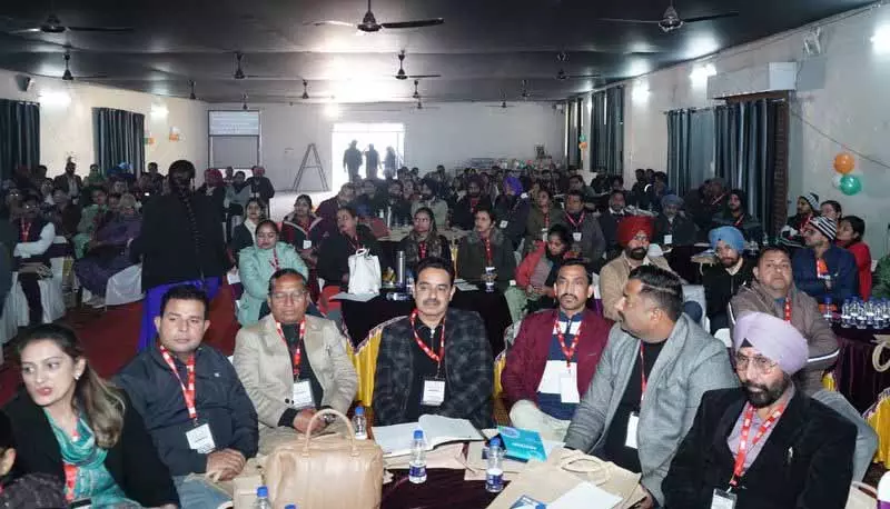 Nakodar इनोवेटिव बूटकैंप में शिक्षकों को प्रैक्टिकल ट्रेनिंग मिलती है Nakodar इनोवेटिव बूटकैंप में शिक्षकों को प्रैक्टिकल ट्रेनिंग मिलती है
