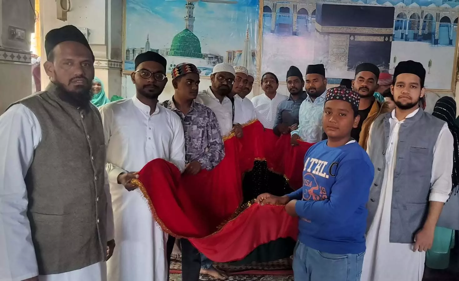 जनता से रिश्ता के राज. संपादक ज़ाकिर घुरसेना ने ख्वाजा ग़रीब नवाज़ सरकार मोइनुद्दीन चिश्ती रअ के दरगाह में फूल चादर पेश की जनता से रिश्ता के राज. संपादक ज़ाकिर घुरसेना ने ख्वाजा ग़रीब नवाज़ सरकार मोइनुद्दीन चिश्ती रअ के दरगाह में फूल चादर पेश की