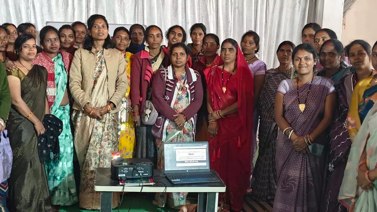 विशेष लेख : स्व-सहायता समूहों को बाजार से जोड़ने की दिशा में ठोस पहल विशेष लेख : स्व-सहायता समूहों को बाजार से जोड़ने की दिशा में ठोस पहल