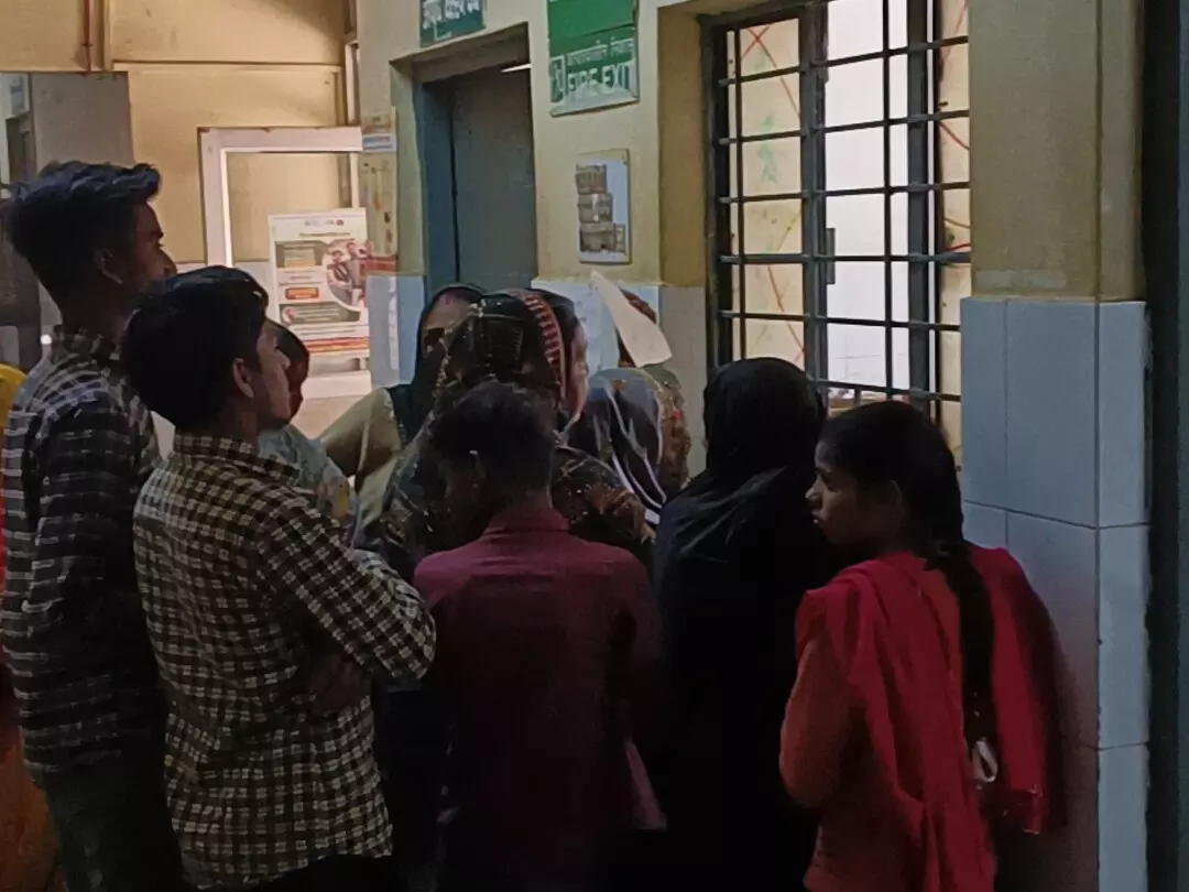Farrukhabad: बदलते मौसम से मरीजों की संख्या में उछाल Farrukhabad: बदलते मौसम से मरीजों की संख्या में उछाल