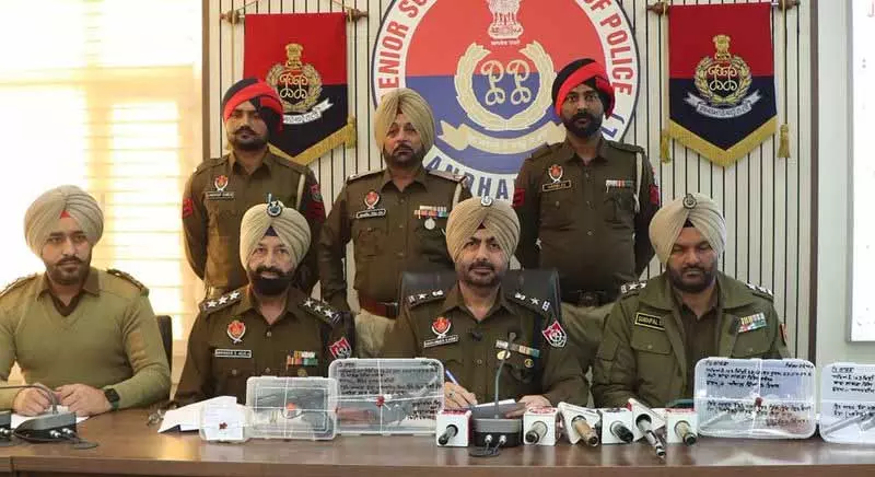 Jalandhar: शाहकोट हत्याकांड, किराए का शूटर गिरफ्तार, पिस्तौल बरामद Jalandhar: शाहकोट हत्याकांड, किराए का शूटर गिरफ्तार, पिस्तौल बरामद