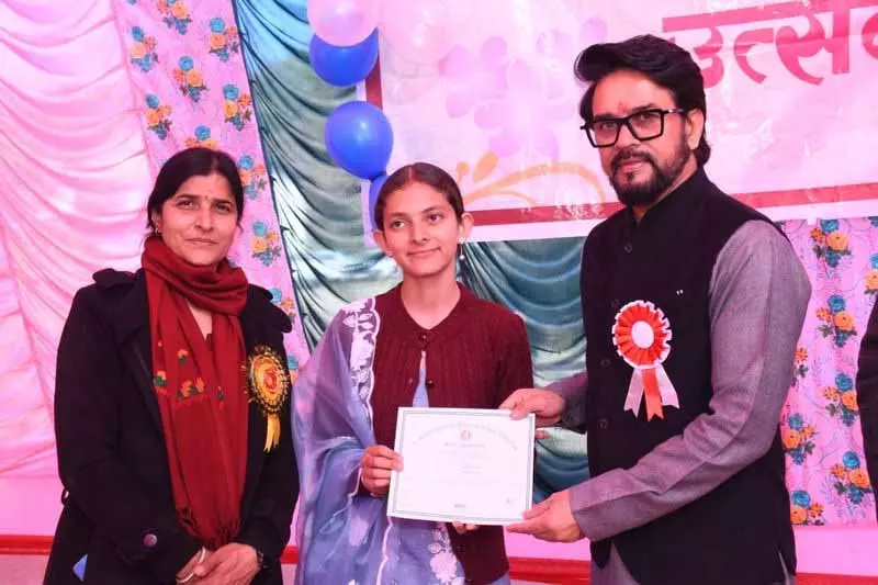 शिक्षा और खेल साथ-साथ चलने चाहिए: Anurag शिक्षा और खेल साथ-साथ चलने चाहिए: Anurag