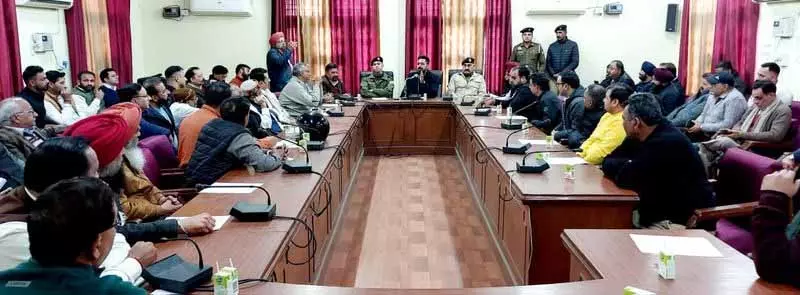 Una के व्यापारियों ने स्टॉक की लोडिंग, अनलोडिंग के समय में छूट के लिए डीसी से आग्रह किया Una के व्यापारियों ने स्टॉक की लोडिंग, अनलोडिंग के समय में छूट के लिए डीसी से आग्रह किया