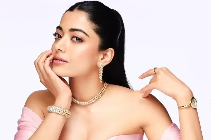 Rashmika Mandanna मायसा टीज़र में अकेली योद्धा हैं Rashmika Mandanna मायसा टीज़र में अकेली योद्धा हैं