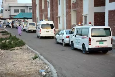 सरकारी अस्पतालों की खराब सुविधाओं से Pakistani मरीज़ों का हाल बेहाल सरकारी अस्पतालों की खराब सुविधाओं से Pakistani मरीज़ों का हाल बेहाल
