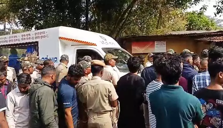 Bhadrak police ने चांदबली लड़की रेप और मर्डर केस में मुख्य आरोपी को गिरफ्तार किया Bhadrak police ने चांदबली लड़की रेप और मर्डर केस में मुख्य आरोपी को गिरफ्तार किया