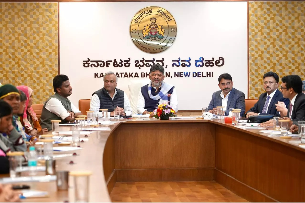 Karnataka कांग्रेस में संकट, शिवकुमार ने नेतृत्व पद लेने से इनकार किया Karnataka कांग्रेस में संकट, शिवकुमार ने नेतृत्व पद लेने से इनकार किया