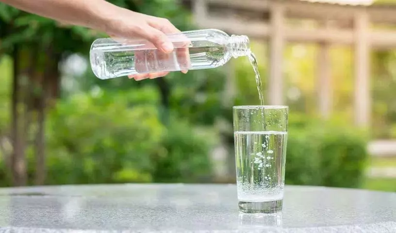 रोज़ सुबह खाली पेट पानी पीने से Health को कई शानदार फायदे मिलते रोज़ सुबह खाली पेट पानी पीने से Health को कई शानदार फायदे मिलते