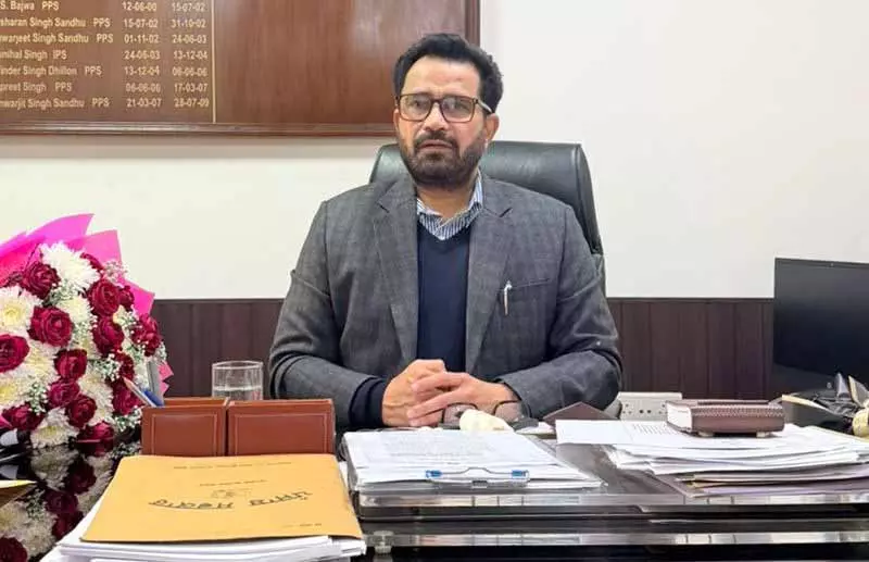 वरिंदर बराड़ ने विजिलेंस SSP का पदभार संभाला वरिंदर बराड़ ने विजिलेंस SSP का पदभार संभाला