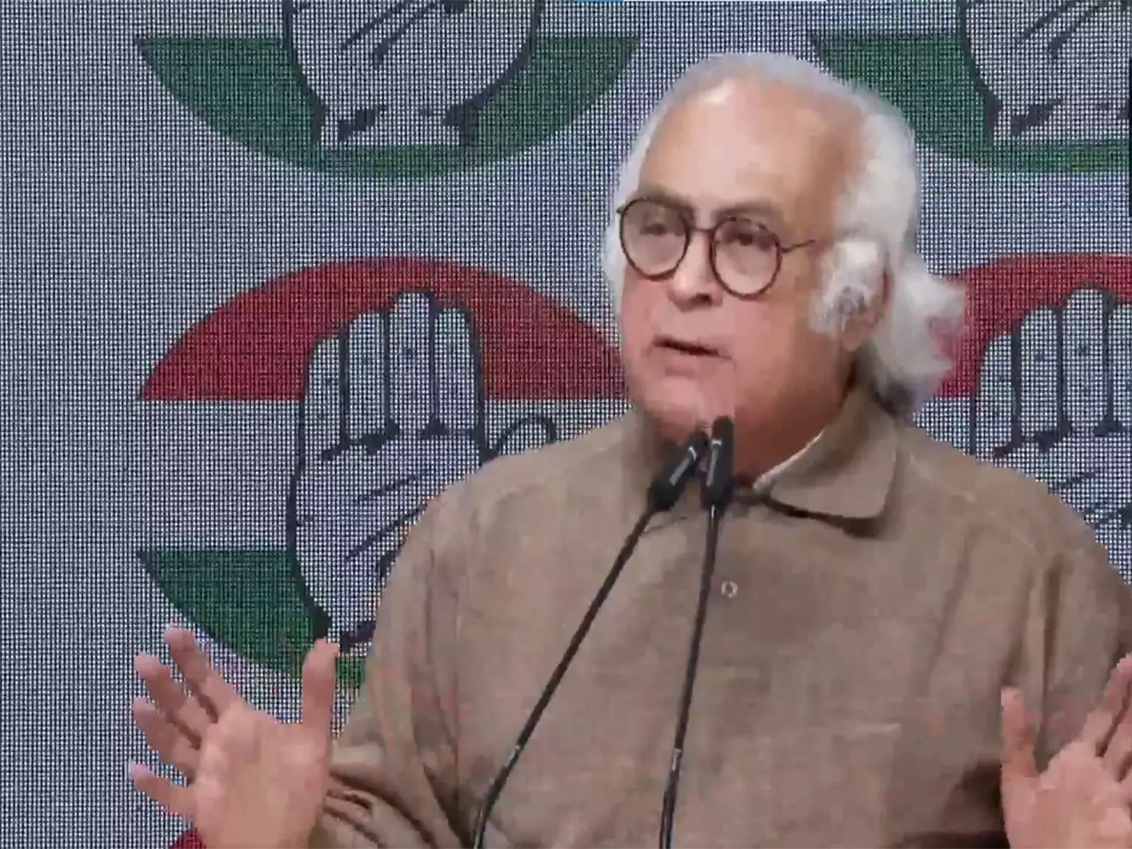 जयराम रमेश ने अरावली विवाद पर केंद्र पर निशाना साधा जयराम रमेश ने अरावली विवाद पर केंद्र पर निशाना साधा