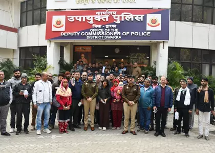 Dwarka में पुलिस ने 270 से ज़्यादा चोरी हुए मोबाइल फोन मालिकों को लौटाए Dwarka में पुलिस ने 270 से ज़्यादा चोरी हुए मोबाइल फोन मालिकों को लौटाए