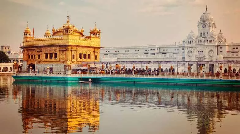 बैंक ने गोल्डन टेम्पल को 20 LED टीवी दान किए बैंक ने गोल्डन टेम्पल को 20 LED टीवी दान किए