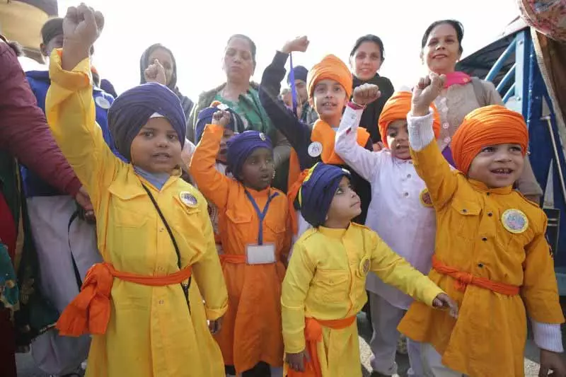 Sahibzadas की शहादत दिवस पर धार्मिक जुलूस निकाला गया Sahibzadas की शहादत दिवस पर धार्मिक जुलूस निकाला गया