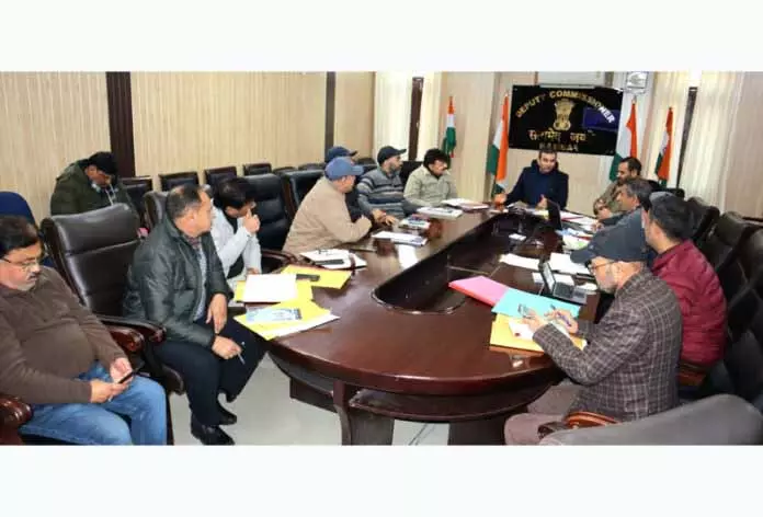 डीसी रामबन ने क्षतिग्रस्त इंफ्रास्ट्रक्चर की मरम्मत के लिए SDRF के आकलन की समीक्षा की डीसी रामबन ने क्षतिग्रस्त इंफ्रास्ट्रक्चर की मरम्मत के लिए SDRF के आकलन की समीक्षा की