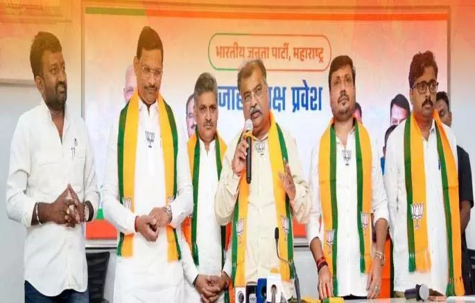 पार्टी कार्यकर्ताओं के विरोध के बीच NCP नेता राहुल कलाटे बीजेपी में शामिल हो गए पार्टी कार्यकर्ताओं के विरोध के बीच NCP नेता राहुल कलाटे बीजेपी में शामिल हो गए