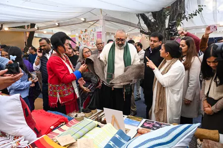 2025 में भारत के वस्त्र क्षेत्र में मिली बड़ी सफलता, निवेश और निर्यात में हुई शानदार बढ़ोतरी : केंद्र 2025 में भारत के वस्त्र क्षेत्र में मिली बड़ी सफलता, निवेश और निर्यात में हुई शानदार बढ़ोतरी : केंद्र