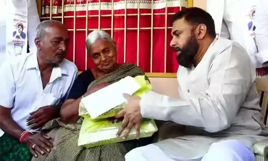 इप्पटम गांव की राजनीति: जन सेना और Pawan Kalyan के आंदोलन की कहानी इप्पटम गांव की राजनीति: जन सेना और Pawan Kalyan के आंदोलन की कहानी