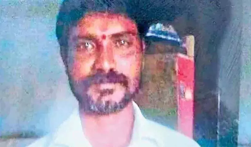 Ghatkesar में तलाक का नोटिस मिलने के बाद पति ने आत्महत्या कर ली Ghatkesar में तलाक का नोटिस मिलने के बाद पति ने आत्महत्या कर ली