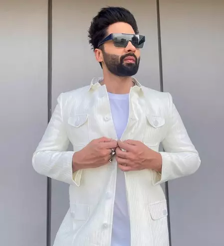 सिर्फ एक्टिंग तक सीमित नहीं जैकी भगनानी और जय भानुशाली, अलग-अलग अंदाज में फैंस से रहते कनेक्ट सिर्फ एक्टिंग तक सीमित नहीं जैकी भगनानी और जय भानुशाली, अलग-अलग अंदाज में फैंस से रहते कनेक्ट