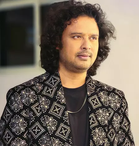 पहले टीवी पर दिखाया हुनर, फिर फिल्मी गानों में चलाया अपनी आवाज का जादू पहले टीवी पर दिखाया हुनर, फिर फिल्मी गानों में चलाया अपनी आवाज का जादू