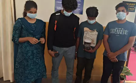 नशीले पदार्थों की तस्करी के आरोप में तीन गिरफ्तार, महिला तकनीशियन भी शामिल नशीले पदार्थों की तस्करी के आरोप में तीन गिरफ्तार, महिला तकनीशियन भी शामिल